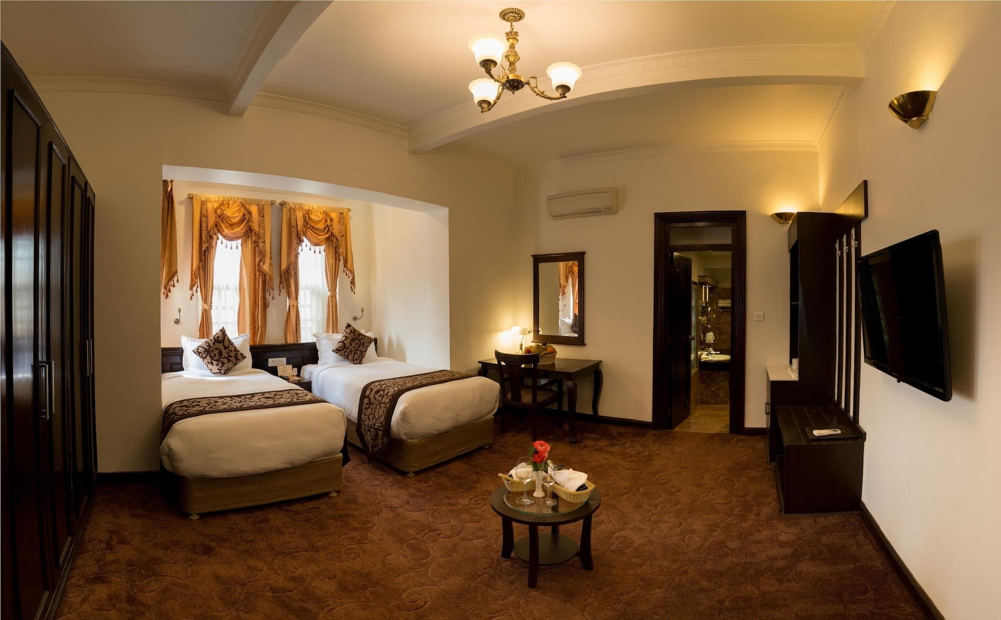 Maya Manor Boutique Hotel By Kgh Group Kathmandu Bagian luar foto